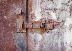 Инструктор спецназа раскрыл, как выжить при нападении и стрельбе