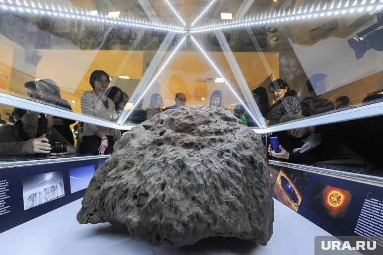 Ежегодно над Землей пролетает 300 астероидов