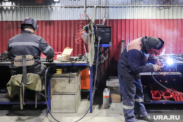 В 2025 году сварщики и литейщики возглавили рейтинг самых вытребованных профессий в РФ