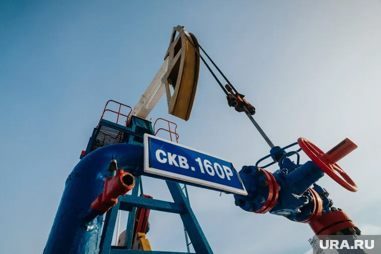 Цена нефти Brent опустилась ниже 77 долларов