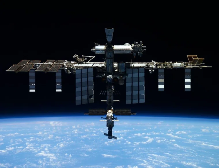 Роскосмос рассказал о работе МКС после очередной сильной вспышки на Солнце