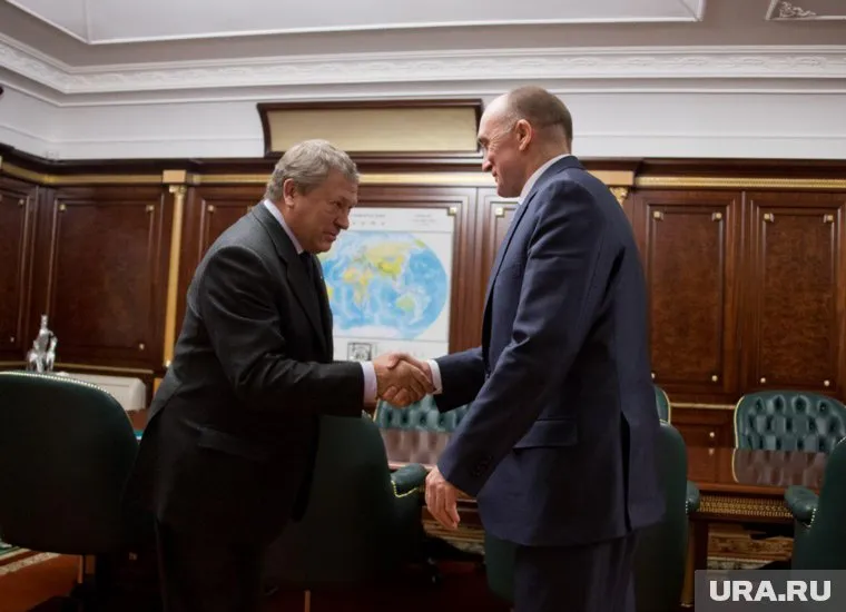 Игорь Зюзин (слева) подпишет соглашение с Борисом Дубровским