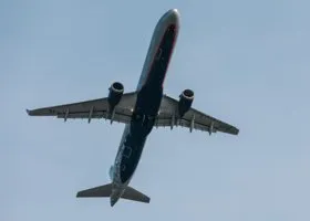 Десятки рейсов на Ближний Восток перенаправлены в другие аэропорты