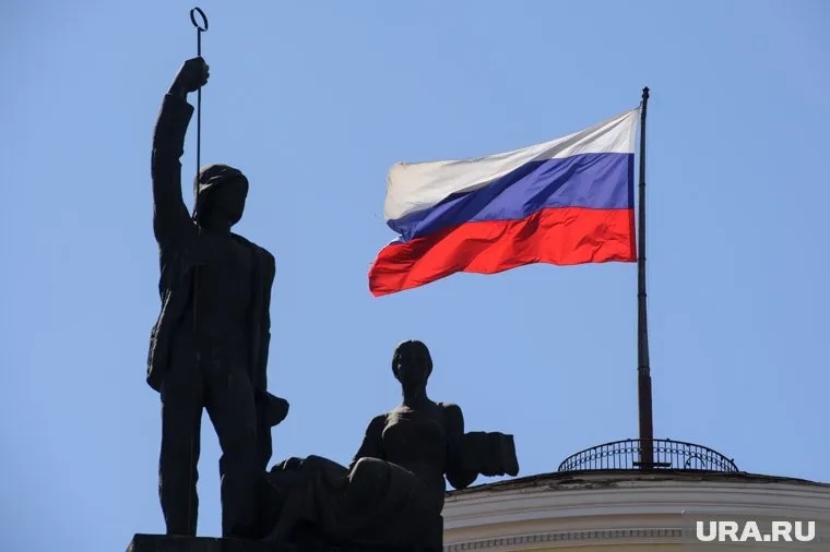 Россияне испытывают гордость при виде флага, герба и звуках гимна