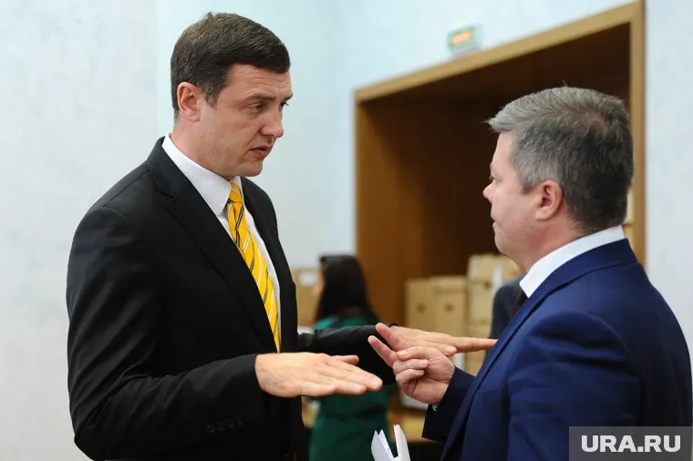 Дениса Девяткина (слева) в гордуме сменит Александр Драганер