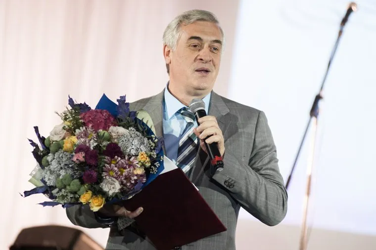 Празднование 105-летия Екатеринбургского театра оперы и балета. Екатеринбург, силин яков, цветы