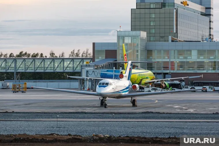 Пассажирский самолет Як-40 чуть не разбился при взлете из аэропорта Вологды