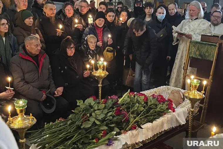 На похоронах замечены машины послов Ирландии, Греции, Польши, Бельгии и Австрии