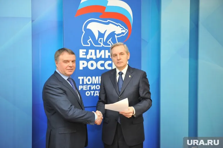 Николай Брыкин (на фото слева) подал документы на праймериз