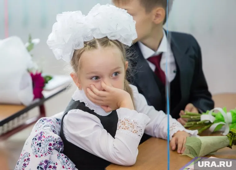 В некоторых российских школах происходит травля детей из-за того, что родители «не скидываются» на нужды школы и подарки учителям