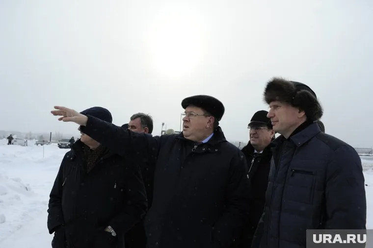 Бывшему московскому министру Максиму Решетникову (справа) показали, как живут люди на севере Прикамья
