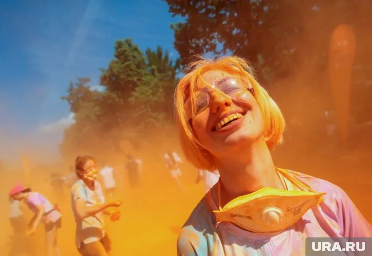 Красочный забег проходит в Москве уже в десятый раз