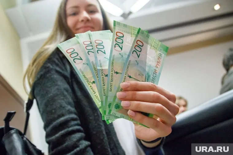 Жители страны определились с доходом, благодаря которому будут чувствовать себя счастливыми