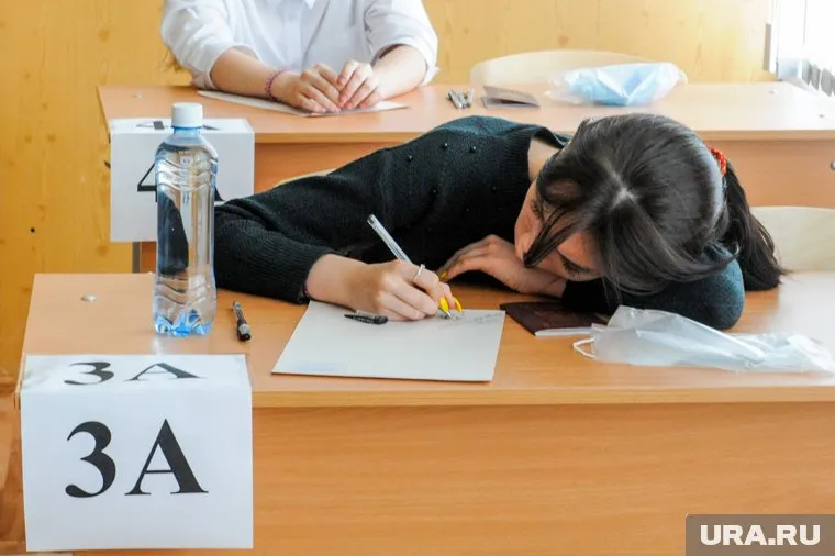 Для получения аттестата 9-классникам нужно успешно сдать четыре предмета