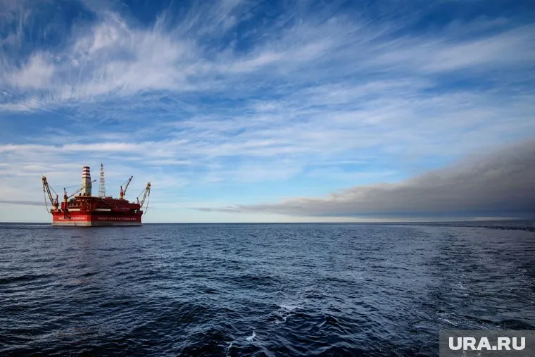 Под Новороссийском загрязнено нефтью около 200 квадратных метров акватории