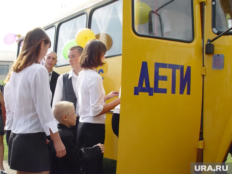 В Эквадоре туристический автобус со школьниками перевернулся 