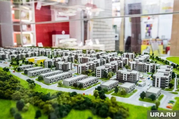 Во дворе одного из ЖК Тюмени появились необычные растения