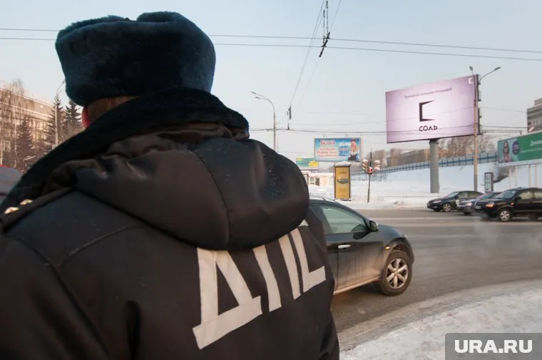 Сотрудник ГИБДД, не раздумывая, прыгнул в воду