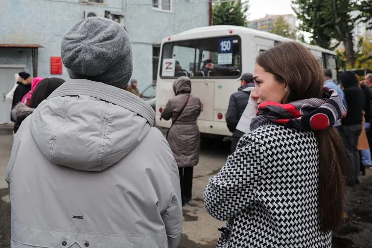 Отправка мобилизованных свердловчан с Чкаловского военкомата. Екатеринбург