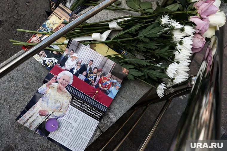 Королеву Елизавету II похоронили в часовне Георга VI рядом с ее супругом