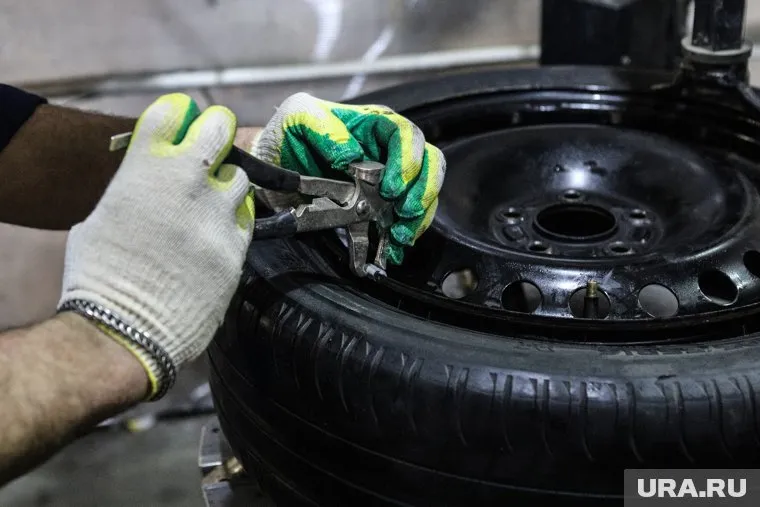 Мэрия Кургана выплатила ущерб горожанке за поврежденную машину