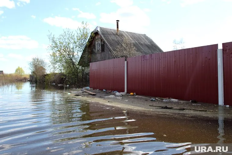Уровень воды в реке Иньва подходит к критической отметке