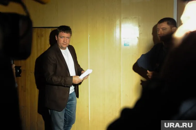 Илья Исайчук просит объяснить, почему вопреки договоренностям не его выдвинули в одномандатном округе