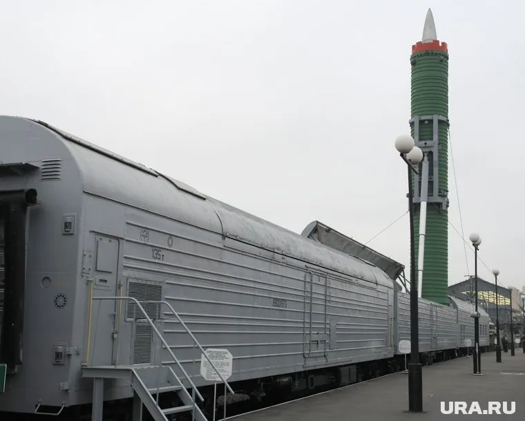 Четыре ракеты Кима могут нести ядерные боеголовки