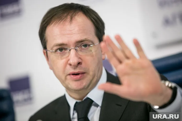 Министр культуры РФ изменил планы на выходные