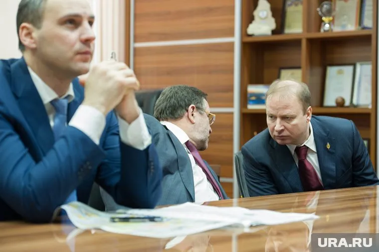 Одним из кандидатов на пост Виктора Шептия (справа) называют замдиректора УГМК Владимира Белоглазова (слева). Компания хочет "мести" и усиления влияния