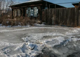 В Пермском крае многодетная мать вынуждена жить в затопленном доме