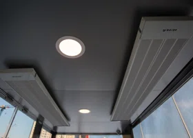 Жителям Сургута объявили, когда подключат остановки к теплу