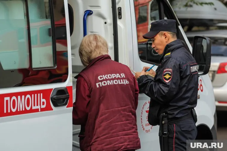 Буйного пациента забрали сотрудники полиции