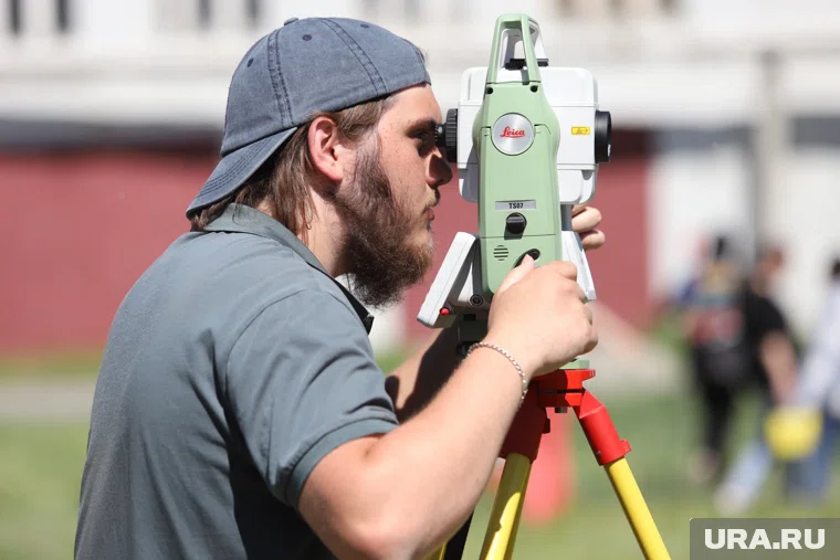 Геодезисты возглавили рейтинг самых высокооплачиваемых офисных специалистов