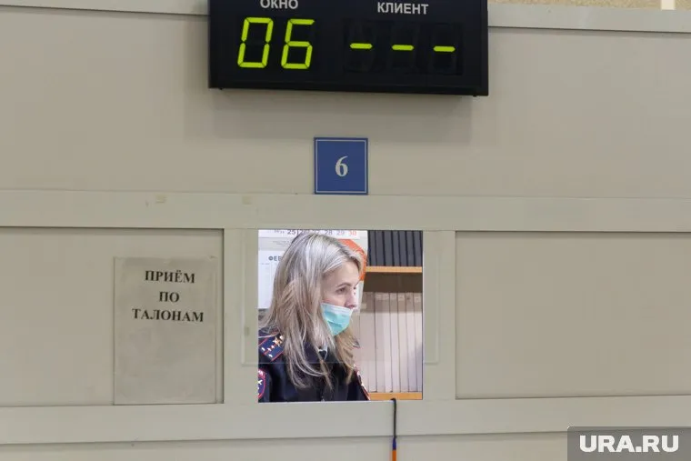 Зарегистрировать авто или заменить водительские права временно не получится