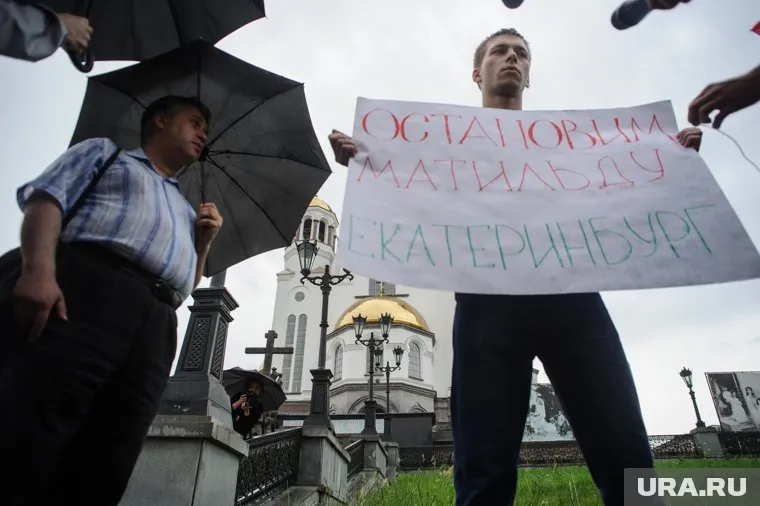 1 августа уральские верующие организовали пикет около Храма на Крови