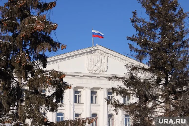 Власти Кургана обвинили жильцов дома по улице Кирова, 98а в создании аварийной ситуации во дворе