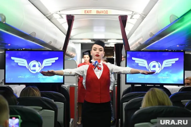 Бортпроводники рейса «4 канала» устроили танцы