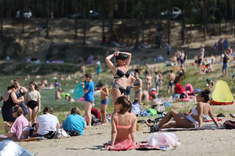 Пляж Голубые озера. Курган