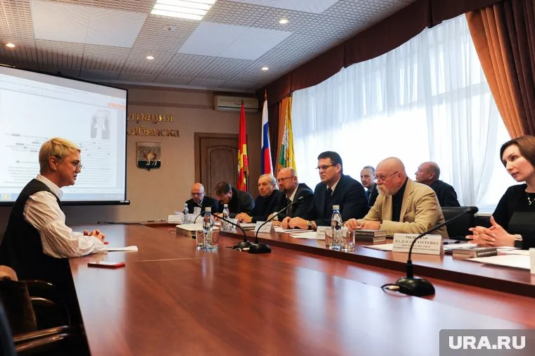 Каждый кандидат излагал комиссии свою программу индивидуально