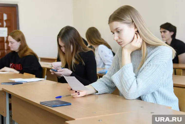 Многие студенты продолжат обучение за партами в вузах
