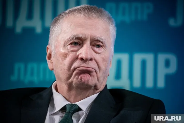 Владимир Жириновский считает, что одинокие мужчины и женщины могут знакомиться друг с другом в специальных вагонах