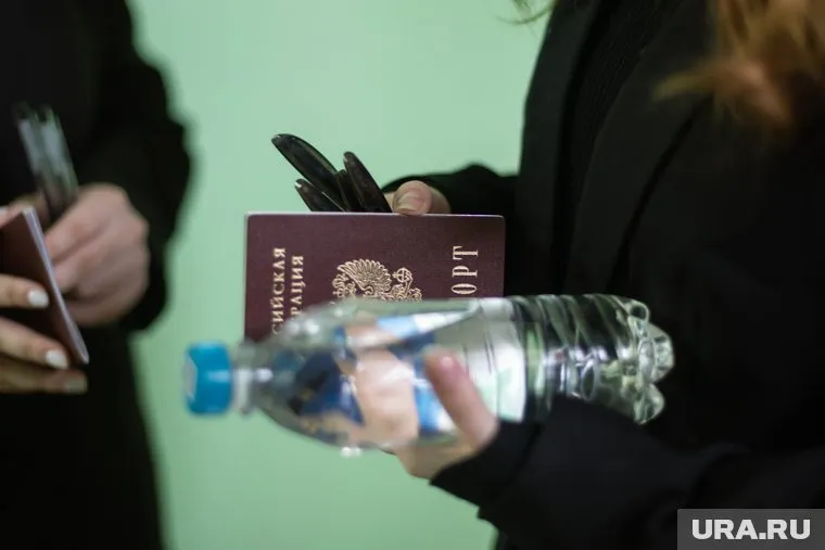 Девушке пришлось пройти унизительную процедуру досмотра перед экзаменом (архивное фото)