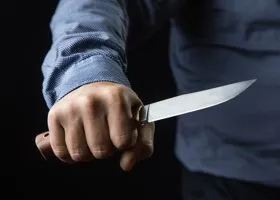 Появилось видео нападения мигранта на челябинку в пивбаре