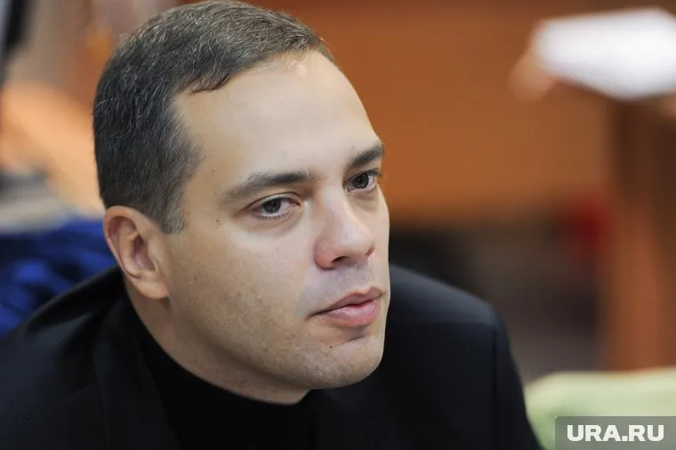 В базе данных МВД не указанно, за что именно Владимир Милов объявлен в розыск