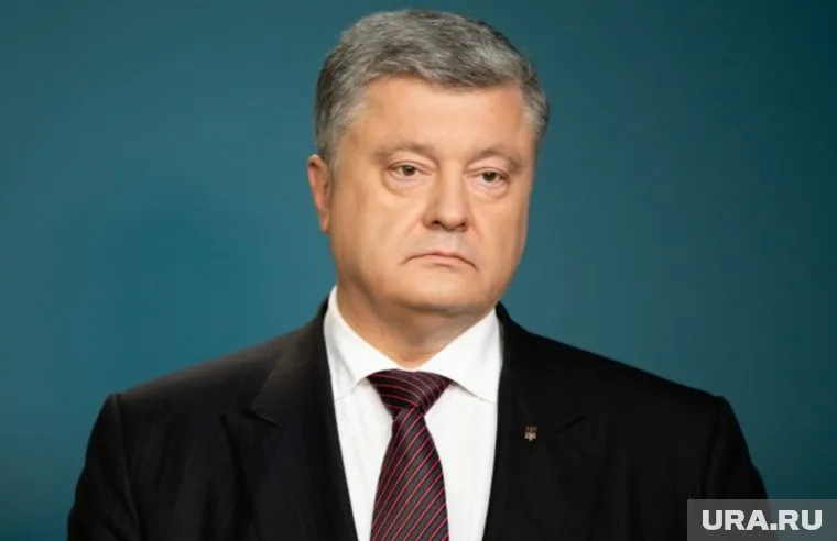 Биографию Порошенко предлагают почитать при вводе слова «поросенок»