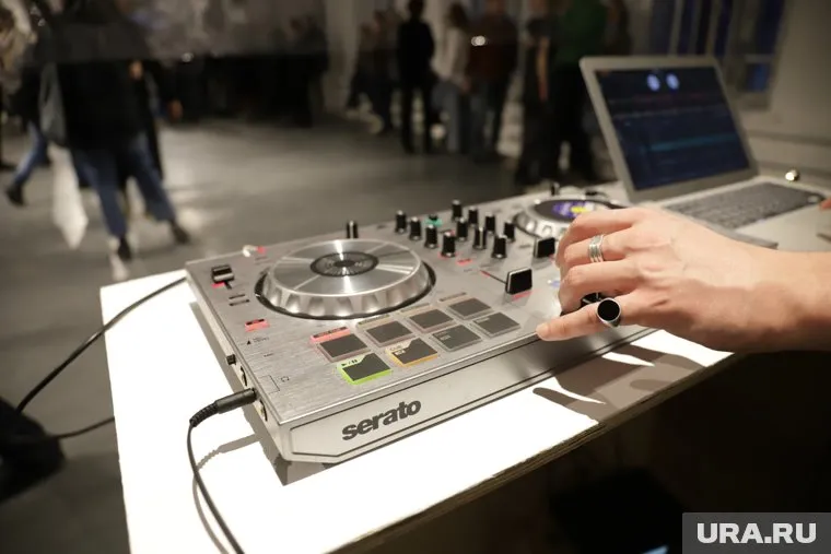 Трек Нядма Няруй записан в стилистике фолка или этнического техно, передает центр национальных культур