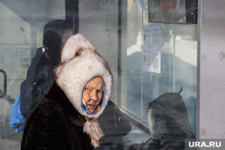 Ямальский коммунист обратился в администрацию по теплым остановкам, которые еще не установили в Салехарде