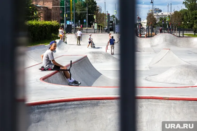 Воду из площадки выкачивали пожарным рукавом