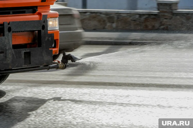 Улицы обрабатывают специальными растворами от наледи